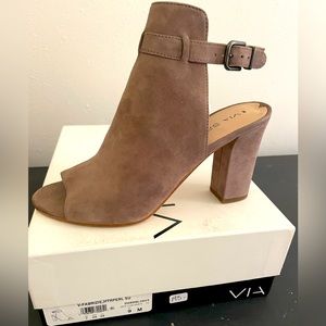 Via Spiga Suede peep toe heel. Size 9. Heather Pearl color.